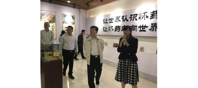 焦作市長(zhǎng)徐衣顯對(duì)我公司產(chǎn)業(yè)扶貧工作進(jìn)行調(diào)研并參觀園區(qū)展廳